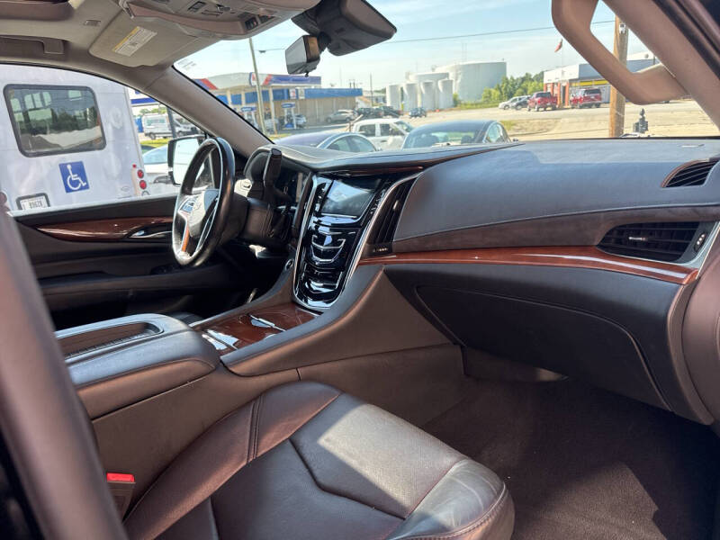 2018 Cadillac Escalade ESV Luxury