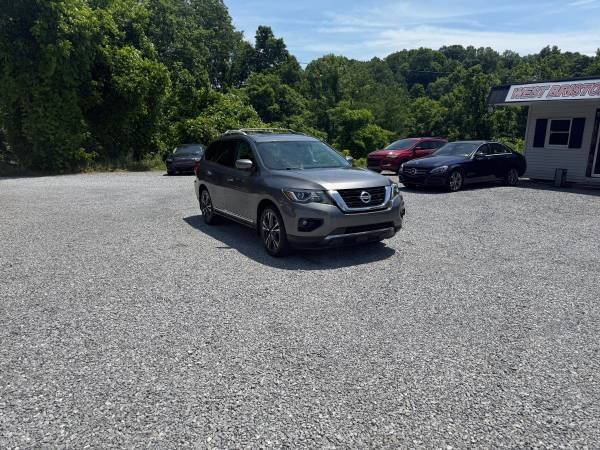 2017 Nissan Pathfinder SV