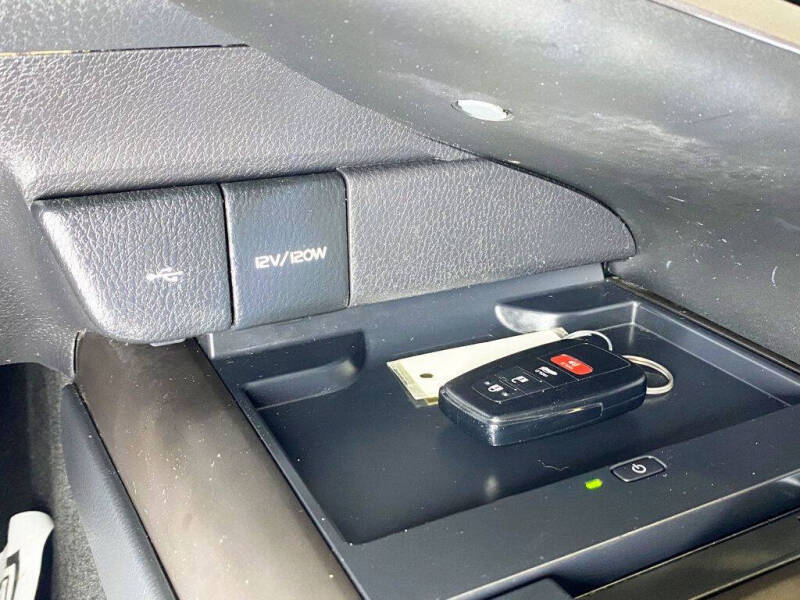 2022 Toyota Camry Hybrid XLE