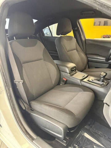 2017 Dodge Charger SE