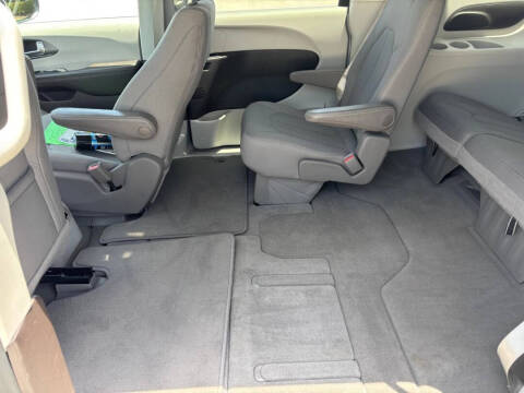 2021 Chrysler Voyager LX