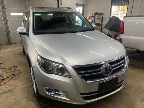 2011 Volkswagen Tiguan for sale at QUINN'S AUTOMOTIVE in Leominster MA