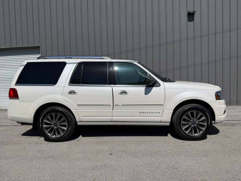 2017 Lincoln Navigator Select