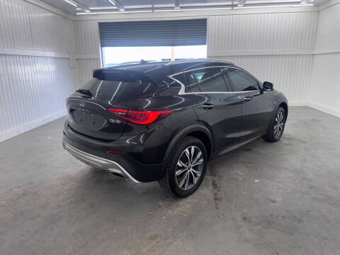 2017 Infiniti QX30 Premium