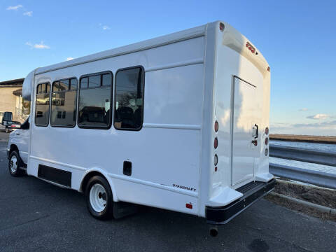 2023 Ford E-Series E-450 SD