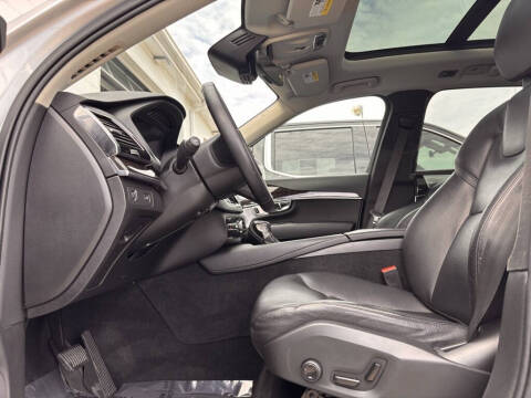 2016 Volvo XC90 T6 Momentum