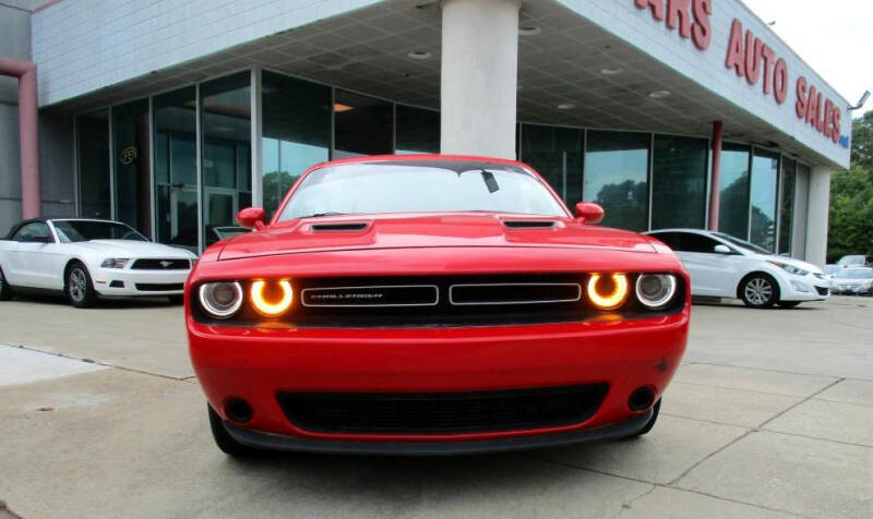 2016 Dodge Challenger SXT's photo