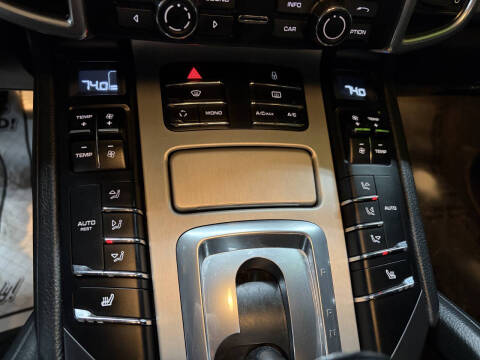 2013 Porsche Cayenne GTS