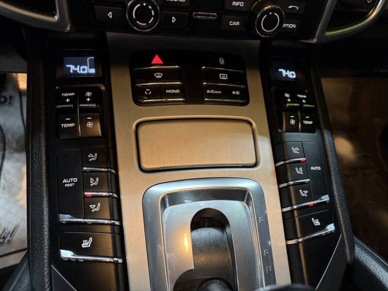 2013 Porsche Cayenne GTS