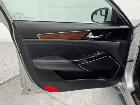 2018 Kia Cadenza Technology