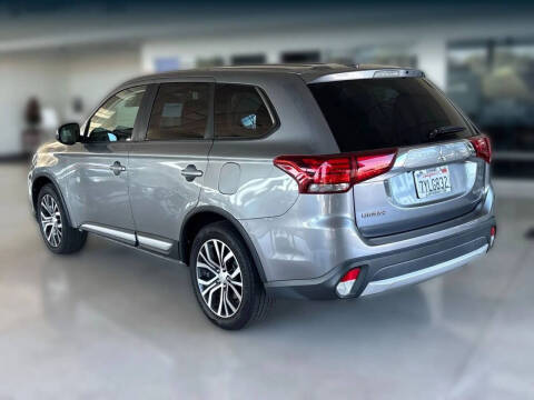 2017 Mitsubishi Outlander ES