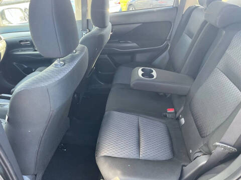 2014 Mitsubishi Outlander ES