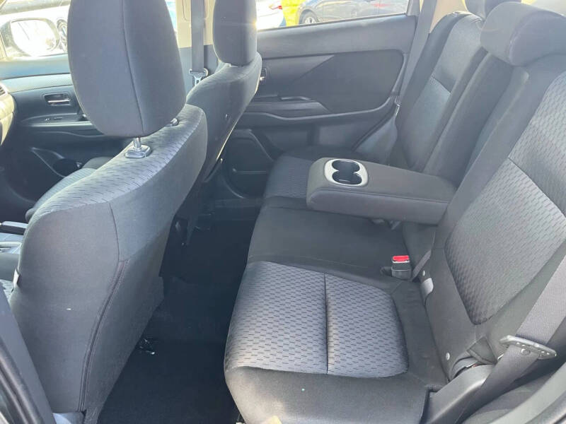 2014 Mitsubishi Outlander ES