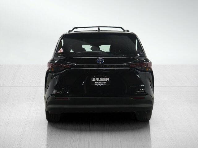 2024 Toyota Sienna LE 8-Passenger