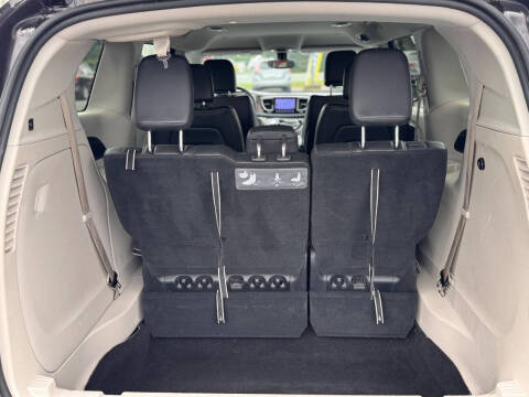 2017 Chrysler Pacifica Touring-L