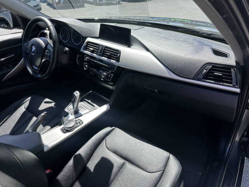 2017 BMW 3 Series 320i