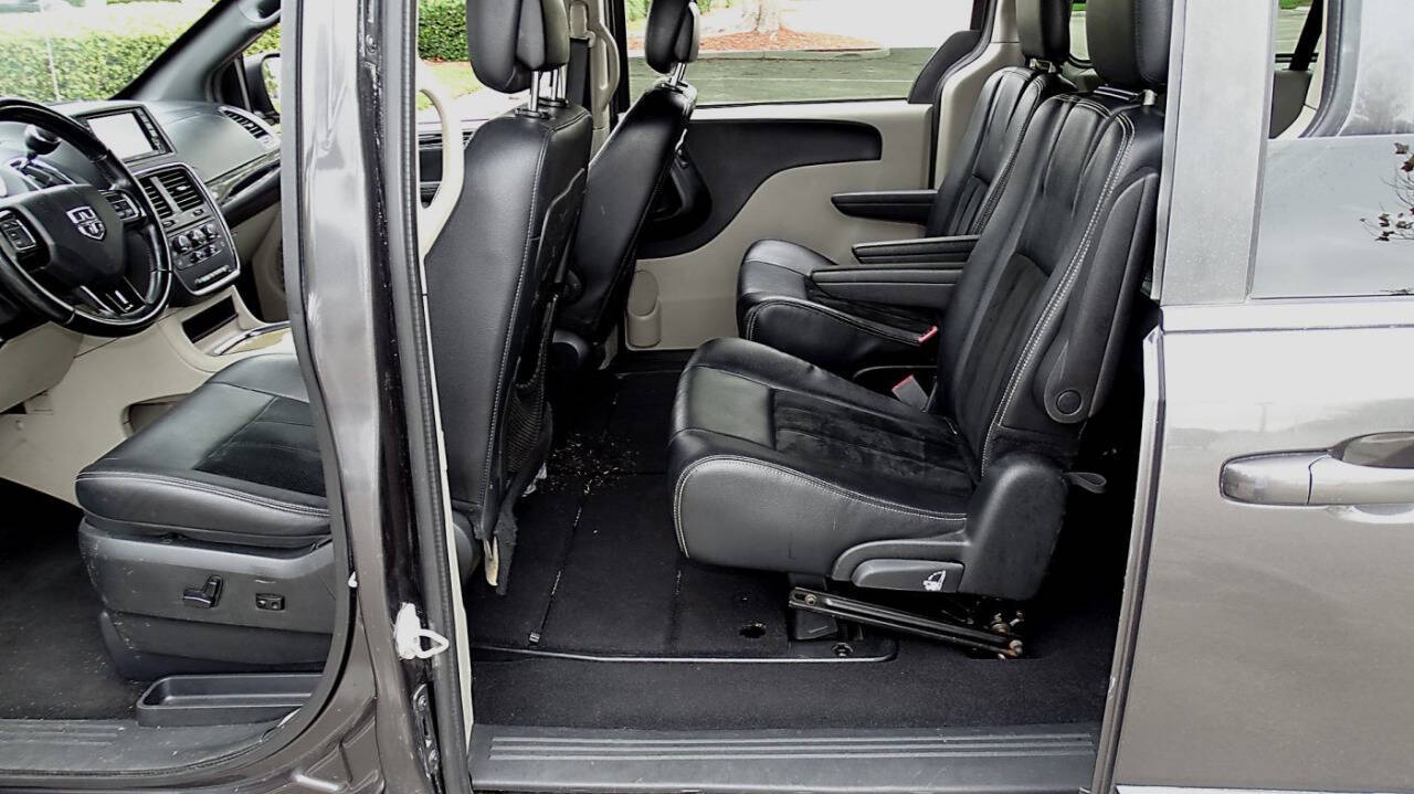 2017 Dodge Grand Caravan 17