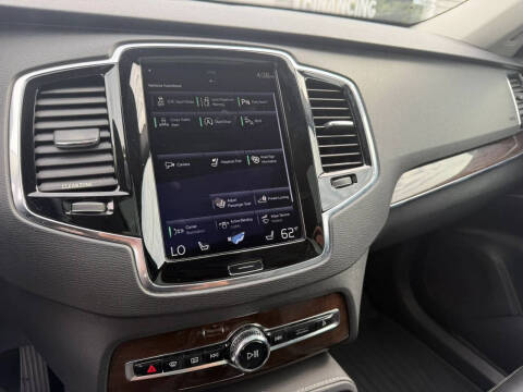 2016 Volvo XC90 T6 Momentum