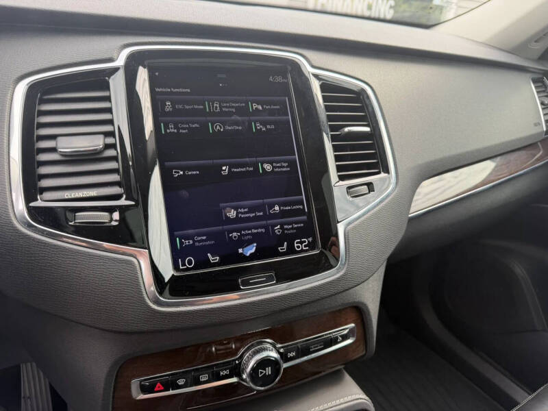 2016 Volvo XC90 T6 Momentum