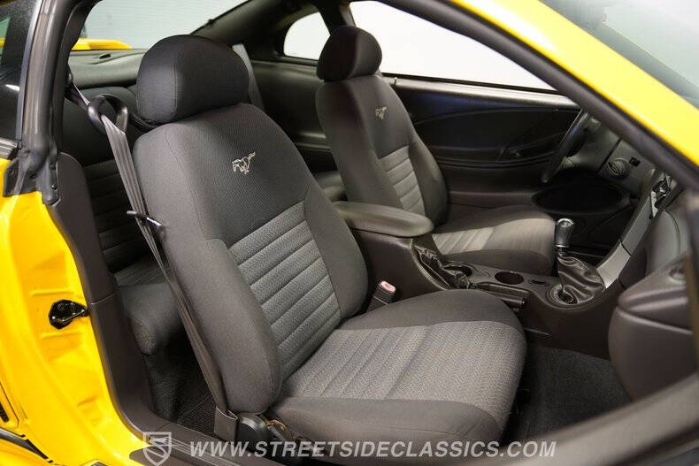 2004 Ford Mustang GT Deluxe