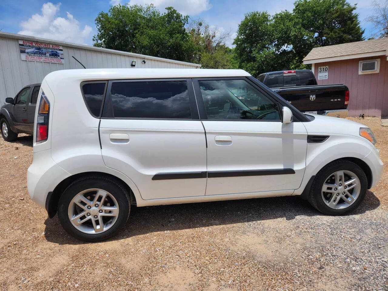 2010 Kia Soul for sale at AUTHE VENTURES AUTO in Red Oak, TX