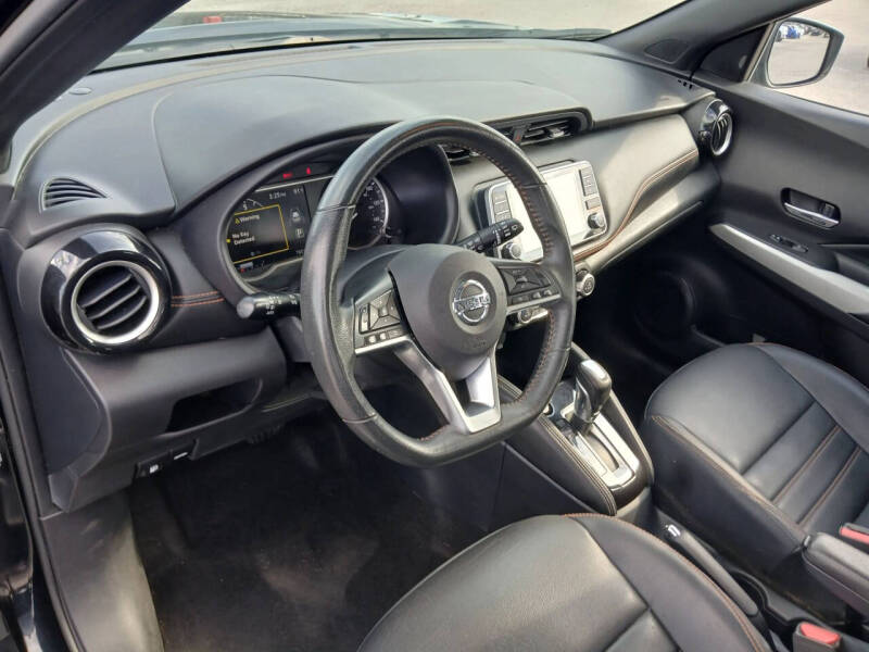 2020 Nissan Kicks SR