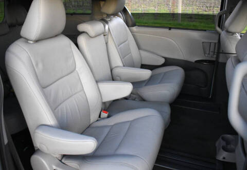 2016 Toyota Sienna XLE Premium 8-Passenger