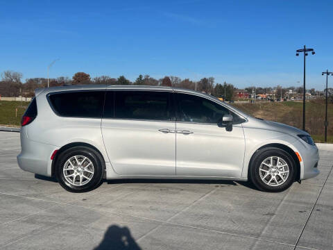 2022 Chrysler Voyager LX