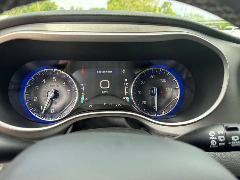 2027 Chrysler Pacifica LX