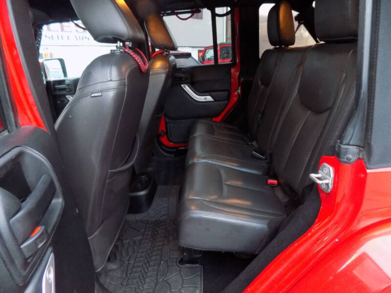 2014 Jeep Wrangler Unlimited Sahara's photo