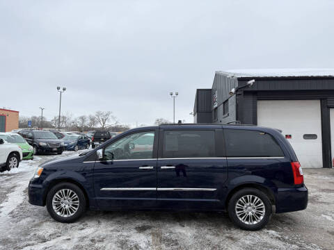 2013 Chrysler Town and Country Touring-L
