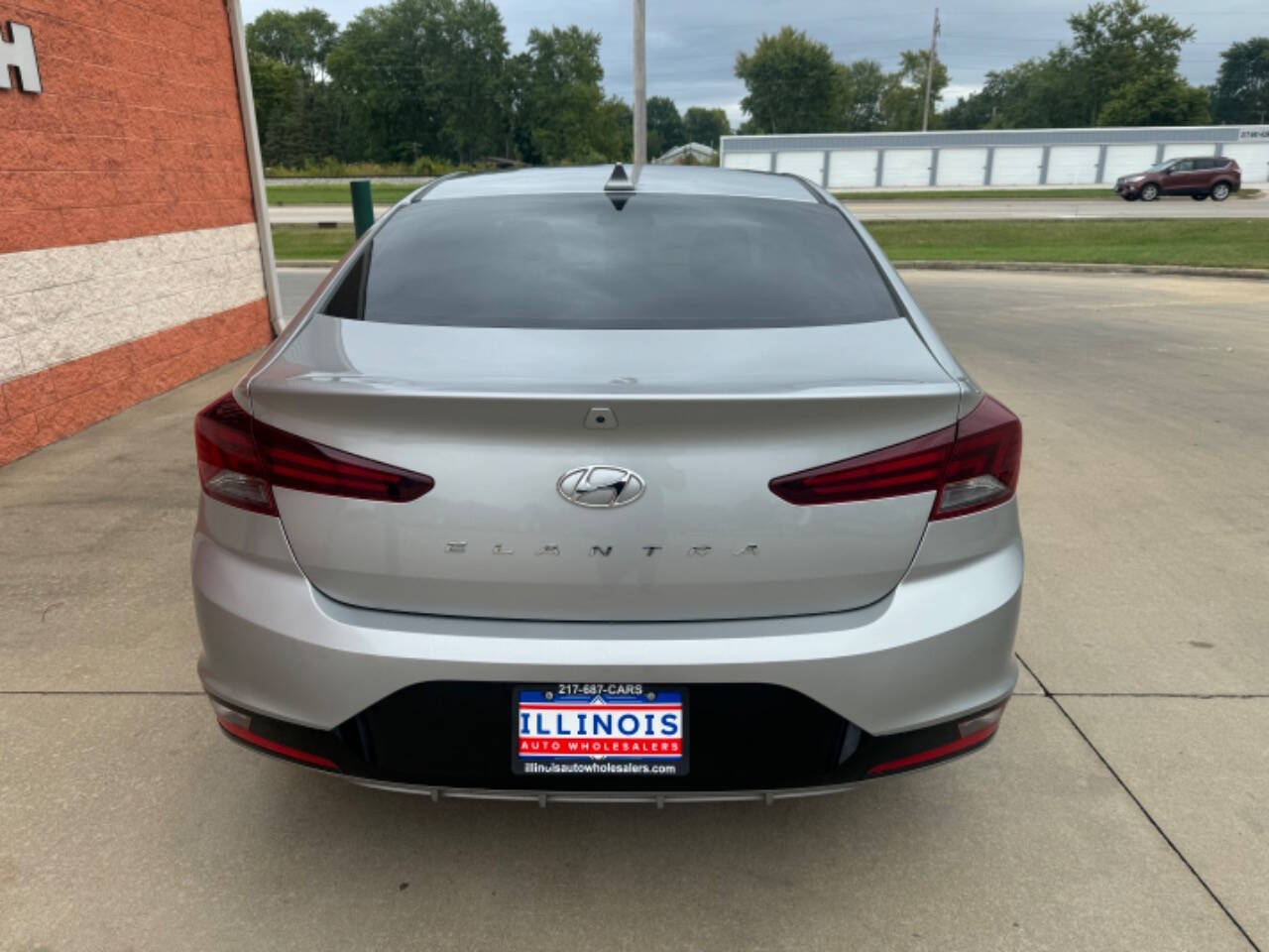 2020 Hyundai ELANTRA for sale at Illinois Auto Wholesalers in Tolono, IL