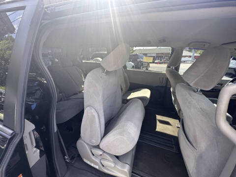 2016 Toyota Sienna LE 8-Passenger