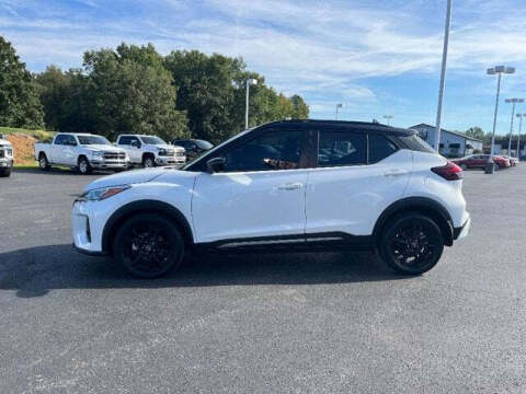 2023 Nissan Kicks SR