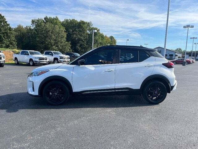 2023 Nissan Kicks SR