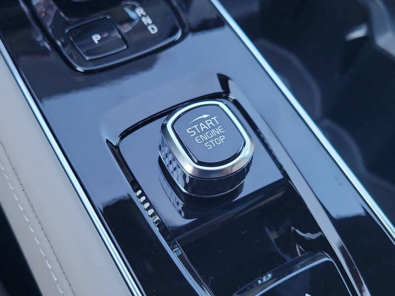 2026 Volvo XC90 T8 Core