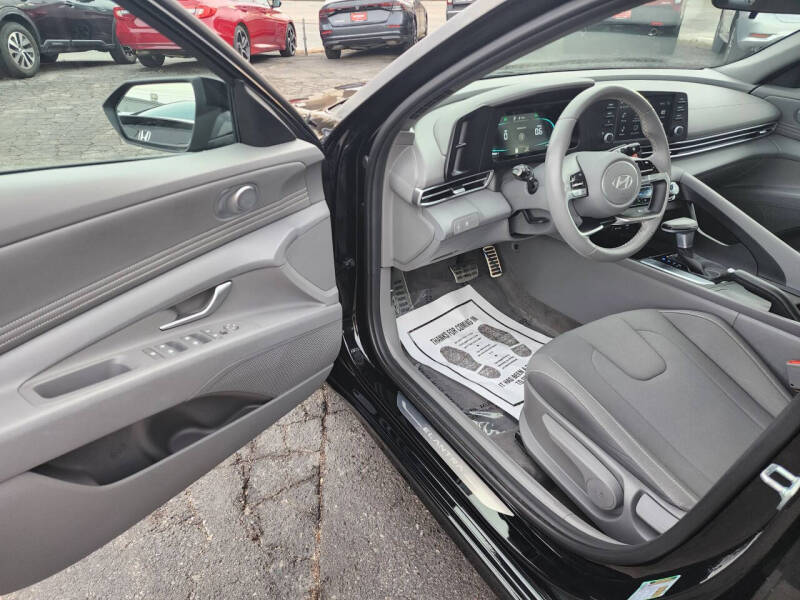 2025 Hyundai Elantra SEL Sport