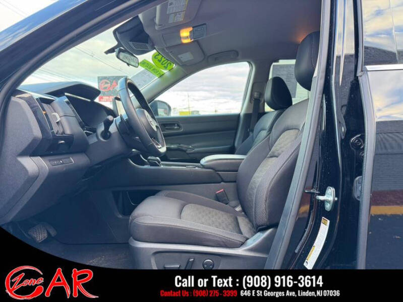 2023 Nissan Pathfinder SV