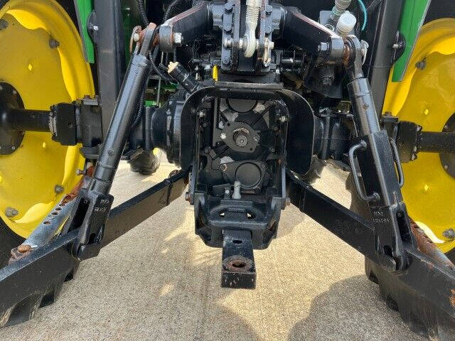 2012 John Deere 4120 TRACTOR