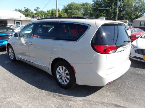 2017 Chrysler Pacifica Touring-L