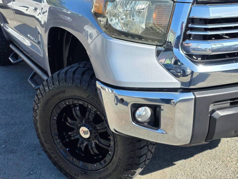 2017 Toyota Tundra SR5