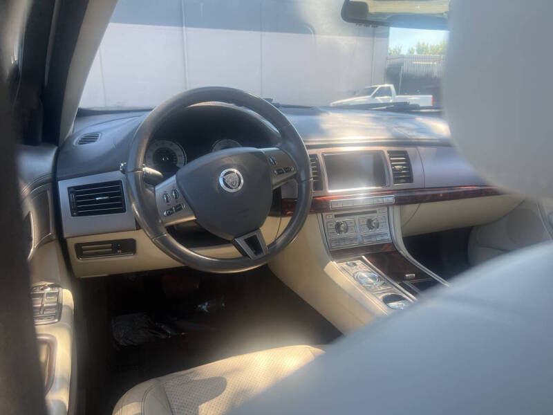 2009 Jaguar XF Premium Luxury