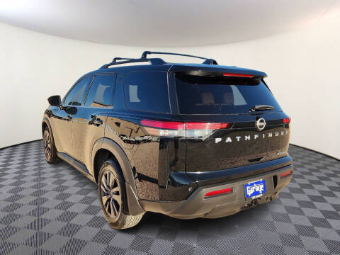 2022 Nissan Pathfinder SV