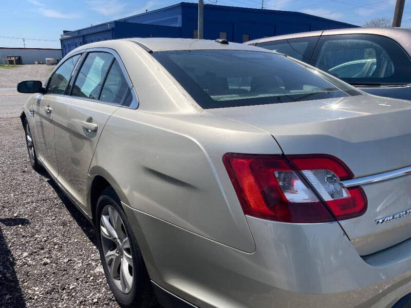 2011 Ford Taurus SEL