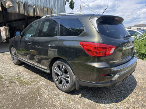 2017 Nissan Pathfinder Platinum