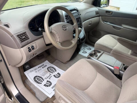 2010 Toyota Sienna LE 7-Passenger