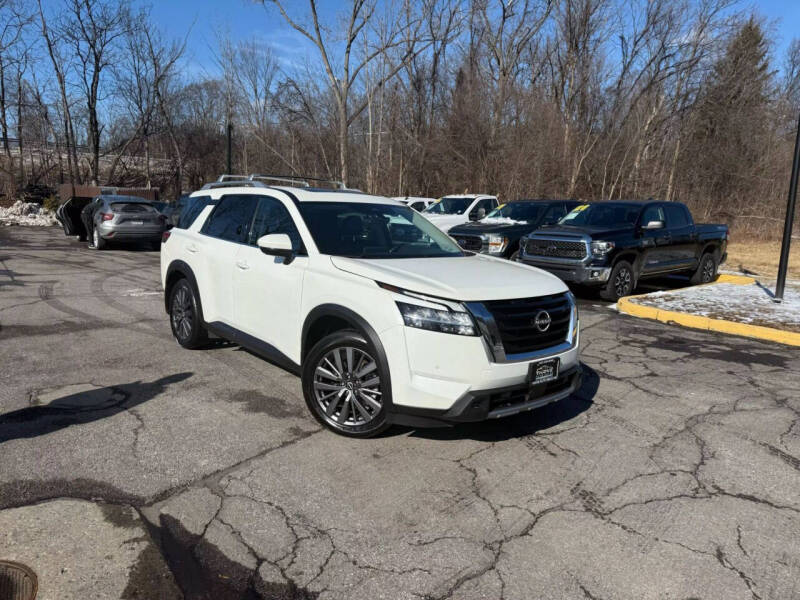 2023 Nissan Pathfinder SL