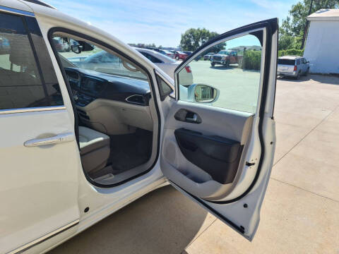 2017 Chrysler Pacifica Touring-L