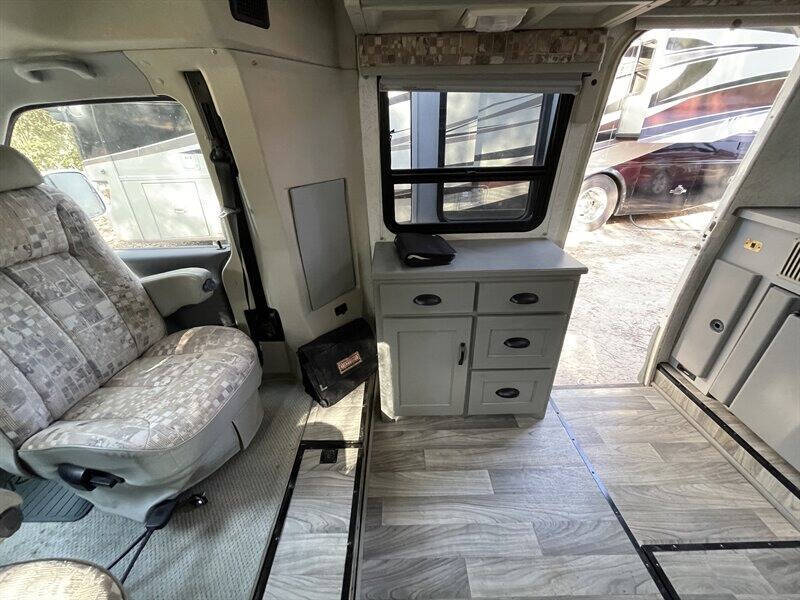 2002 Winnebago Rialta