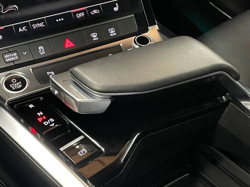 2021 Audi e-tron quattro Premium